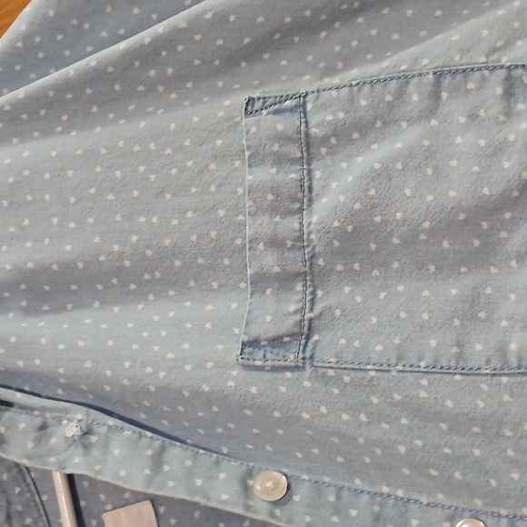 Blue Heart Pattern Button Up missing button Large - Picture 2 of 4
